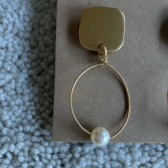 Marjorie Baer NWT gold and pearl earrings. Pierced - Picture 3 of 5